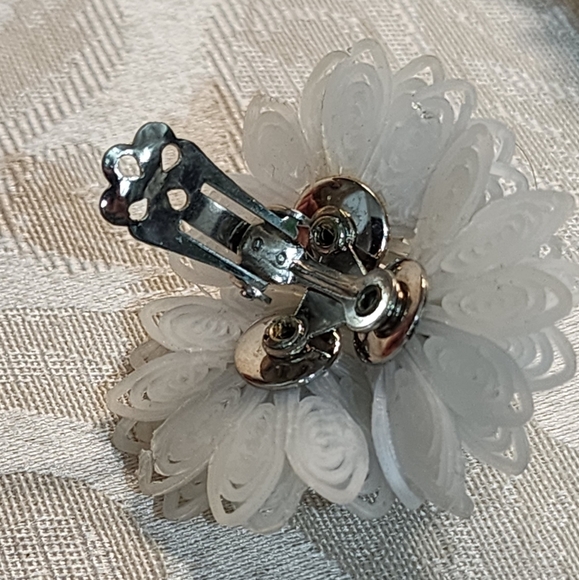 CORO Vintage 50's Rare Silver Plated 3D Flower Clip On Earrings - Picture 9 of 16